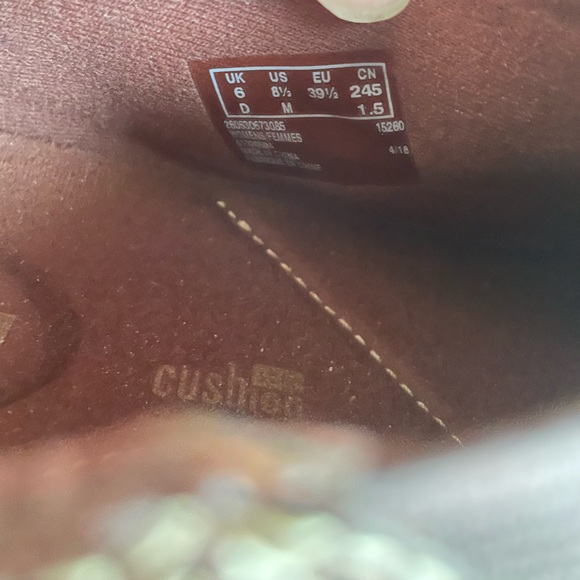 Clarks Leather Un Loop Loafers - Picture 6 of 6